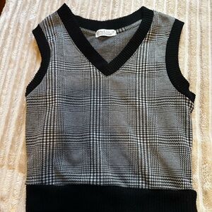 Black and White Plaid Sleeveless Sweater Vest